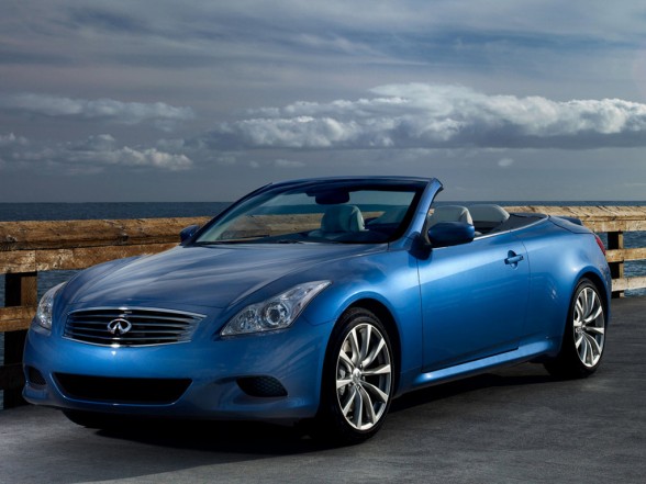 infiniti small coupe 2010